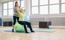 ورزش، اما نه ویتامین D، آسیب ناشی از زمین خوردن را در خانم های مسن کاهش می دهد