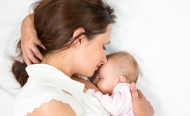 تغذیه با شیر مادر ریسک ابتلا به لوسمی را در دوران کودکی کاهش می دهد