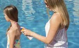 پوست کودکان در برابر آفتاب بسیار آسیب پذیر می باشد